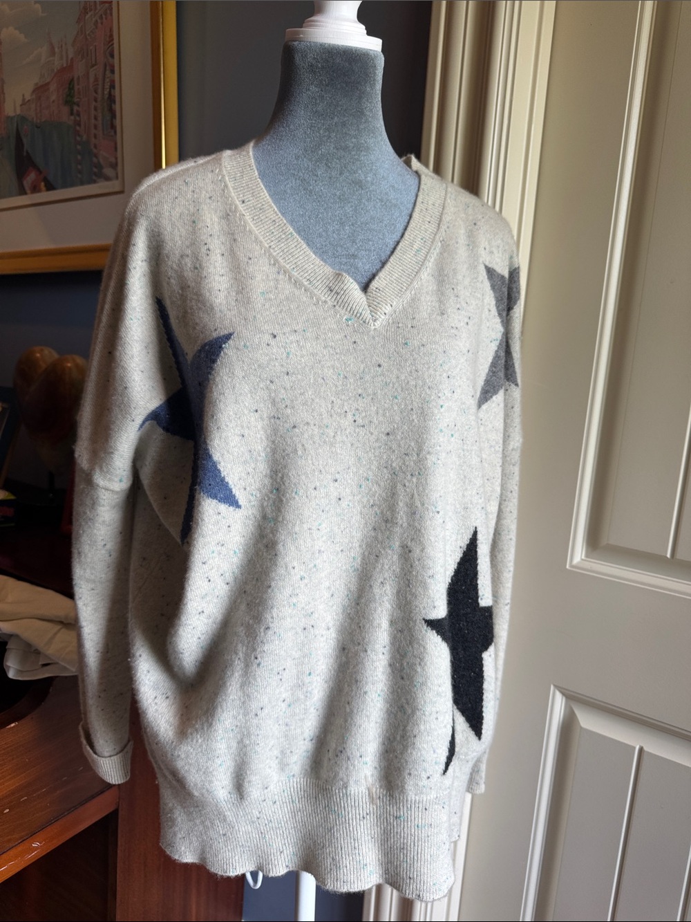 Amici pure Womens V-Neck Star Pattern Sweater - Cream with Blue & Black Stars